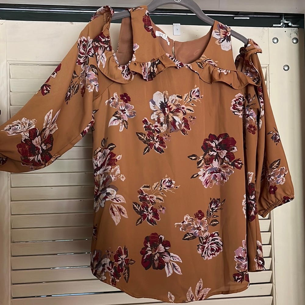 Maurice’s off the shoulder floral blouse